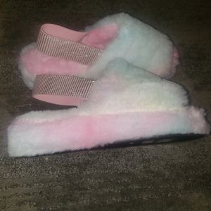 Women's faux fur slides